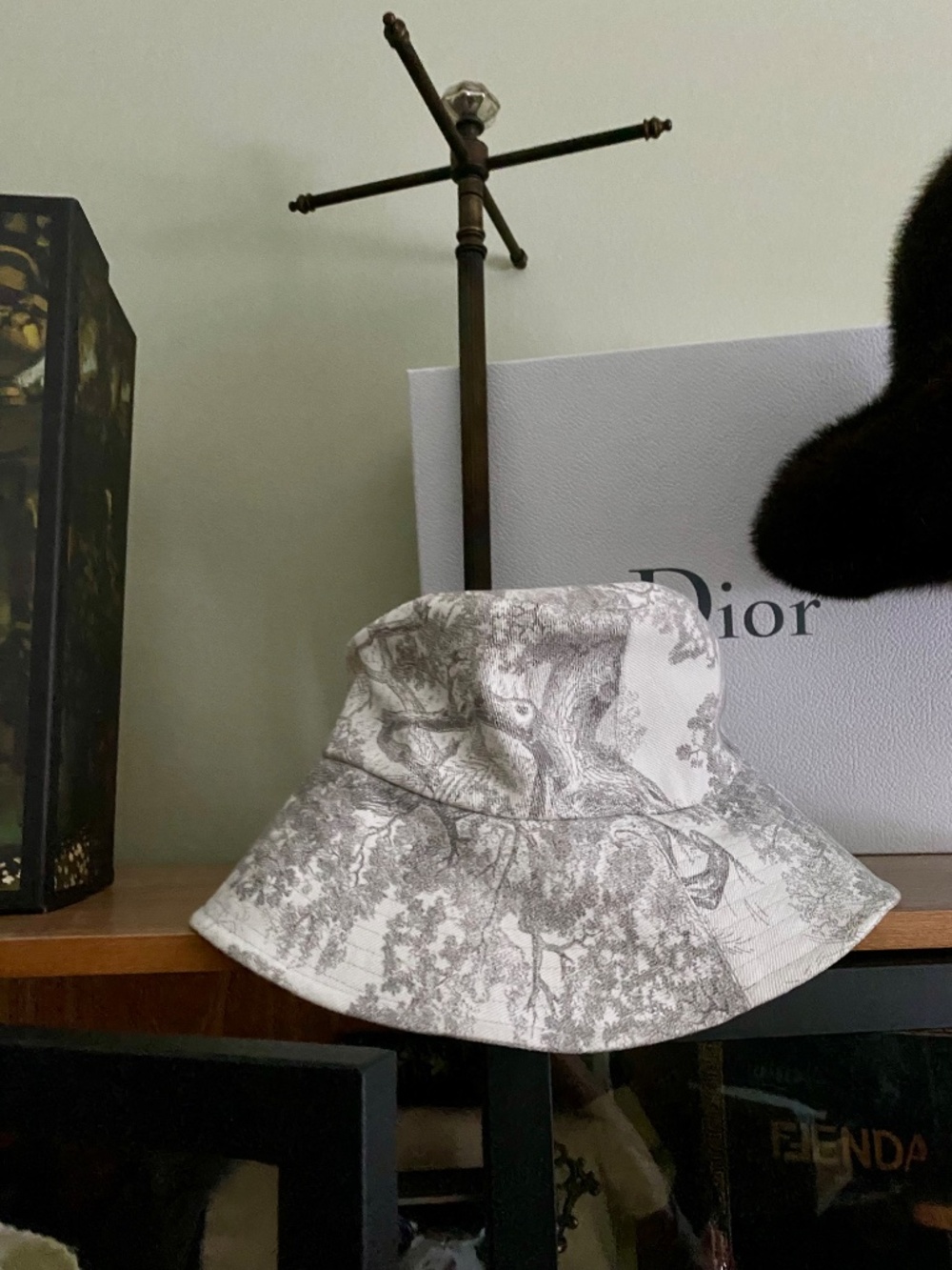 NWT DIOR Cotton Dioriviera Toile De Jouy Bob Brim Bucket Hat 57 Gray - Picture 5 of 9